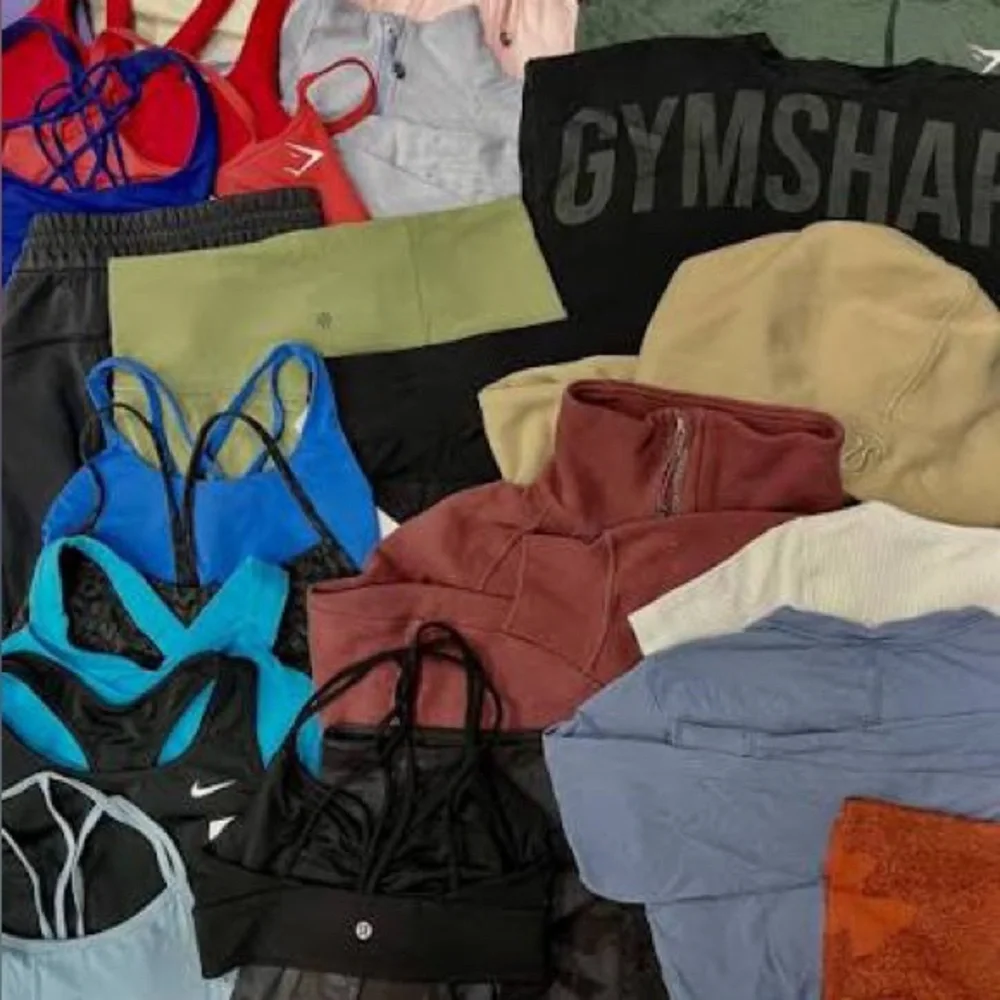 8 CLOTHING ITEMS MYSTERY BOX - Picture 7 of 10